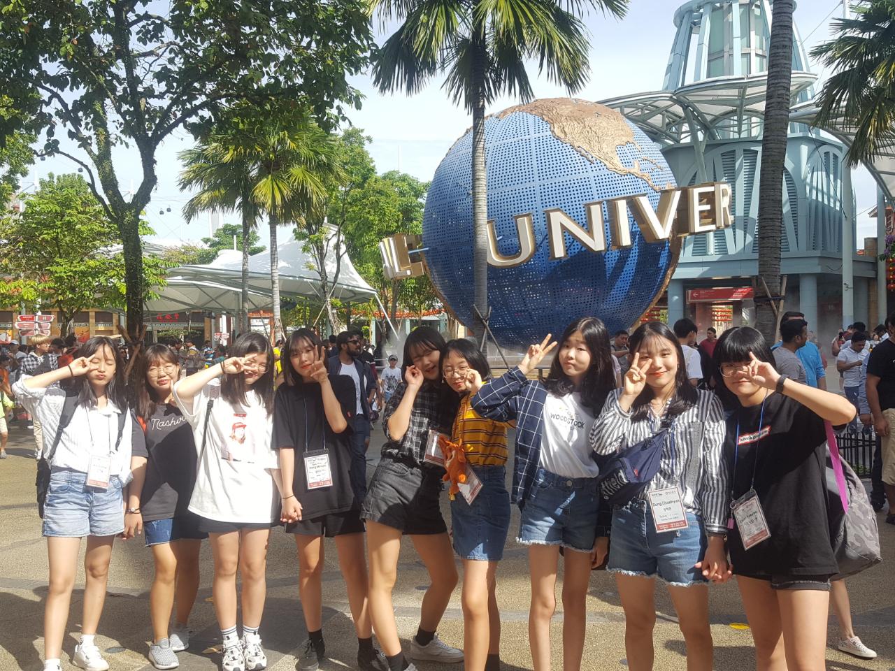 p10 유니버셜 스튜디오 위에서 2번째.jpg